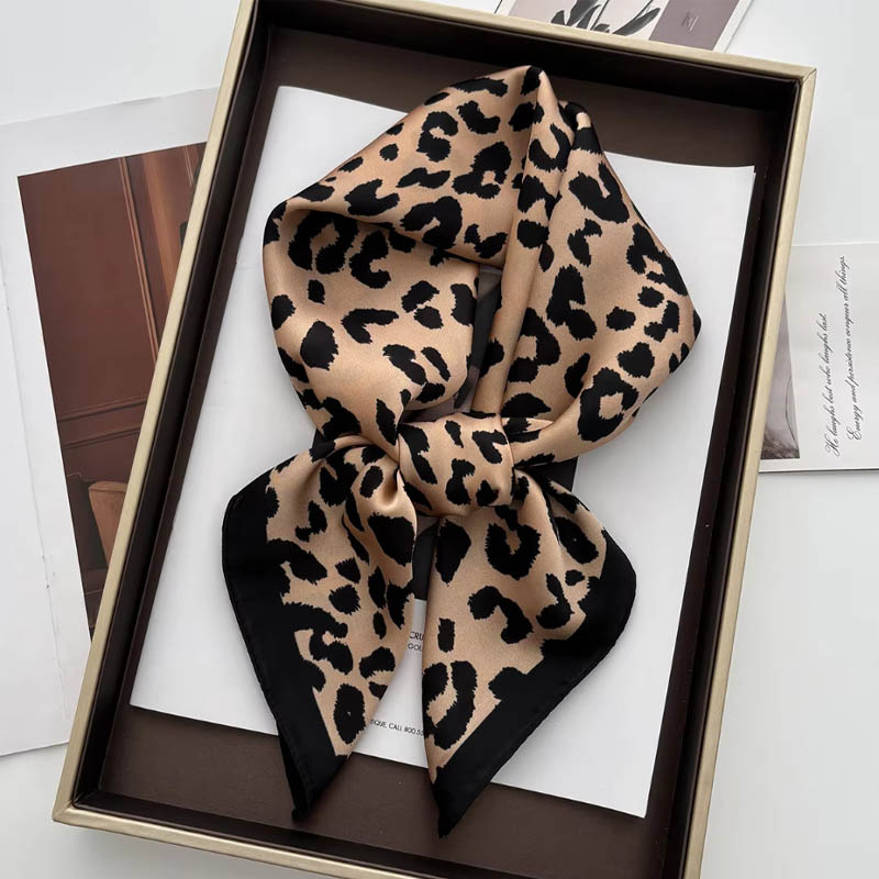 Luxury Leopard Print Female Sa - Ascot Neck Scarf ulasan dan harga